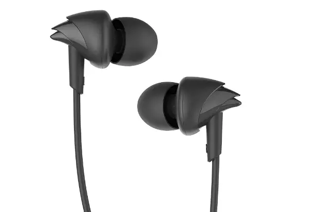 best-earphones-under-500-boAt BassHeads 100 Wired Headset
